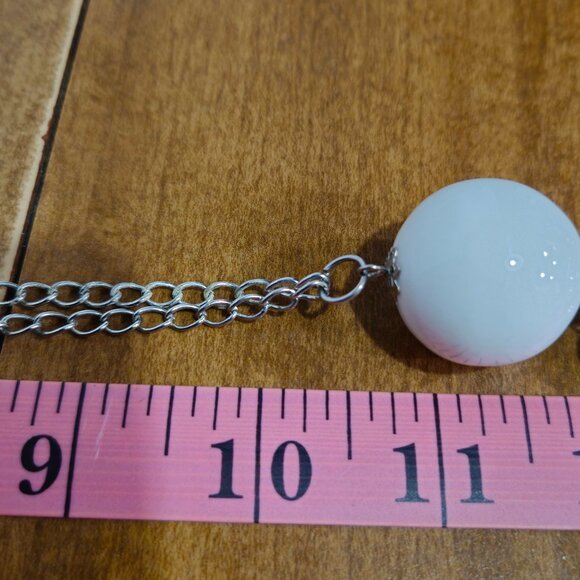 White and Silver Tone Necklace Lot #131 - Picture 8 of 9